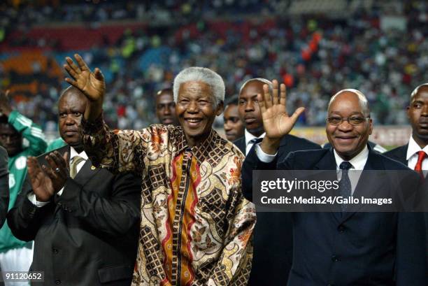 South Africa. Gauteng. Molefi Olifant, Nelson Mandela and Jacob Zuma during the Nelson Mandela Challenge at Ellis Park.
