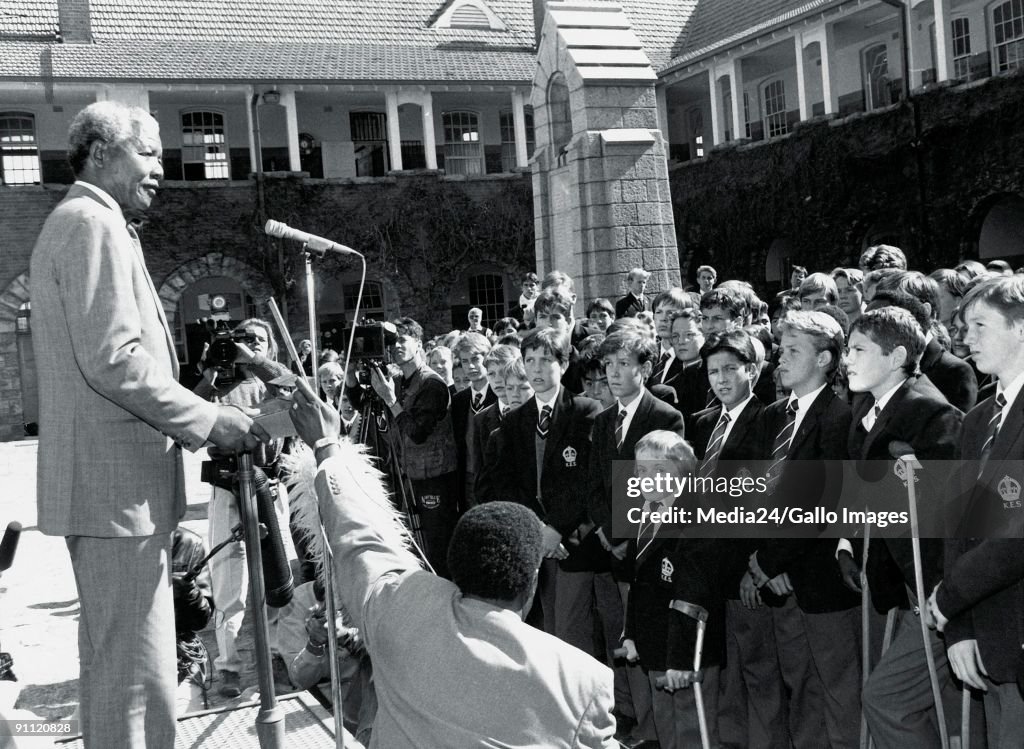 Former President Nelson Mandela addresses students from the King Edward VII High School in Houghton.