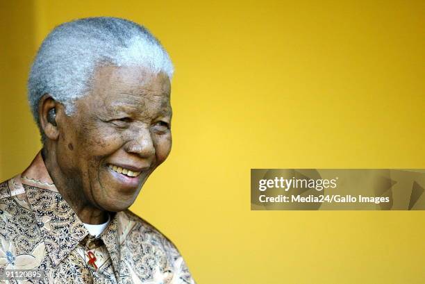 Nelson Mandela reads short statement on the Jacob Zuma issue. South Africa.