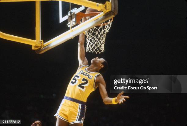 Jamaal Wilkes of the Los Angeles Lakers goes in for a layup against the Philadelphia 76ers during an NBA basketball game circa 1980 at The Forum in...