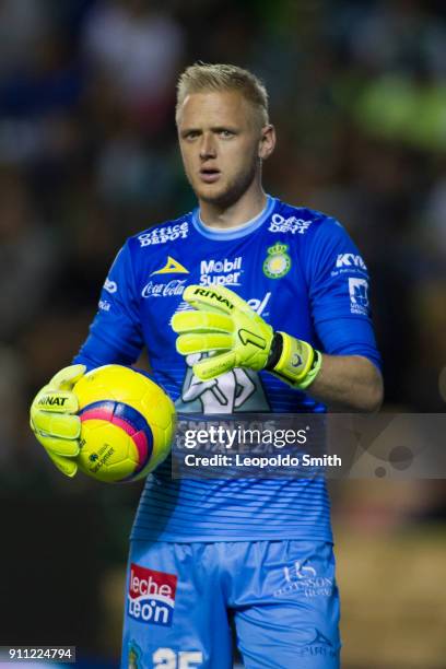 William Yarbrough goal keeper of Leon looks on during the 4th round match between Leon and Necaxa as part of the Torneo Clausura 2018 Liga MX at Leon...