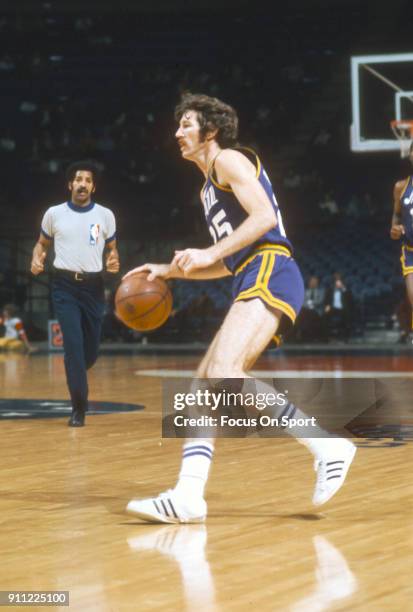 Jim Barnett of the New Orleans Jazz dribbles the ball against the Washington Bullets during an NBA basketball game circa 1975 at the Capital Centre...