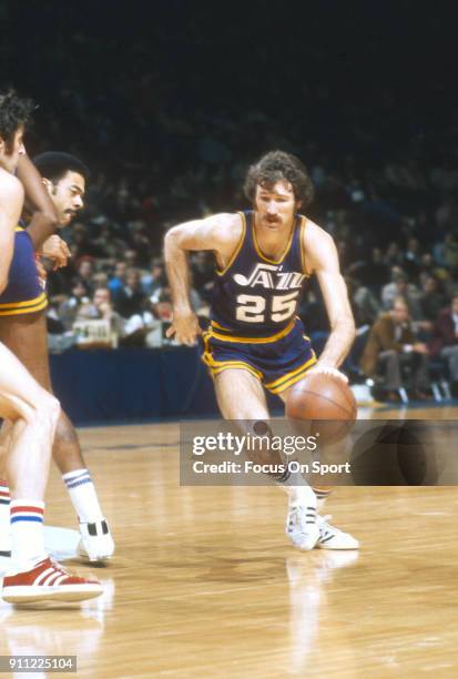 Jim Barnett of the New Orleans Jazz dribbles the ball against the Washington Bullets during an NBA basketball game circa 1975 at the Capital Centre...