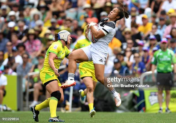 Theresa Fitzpatrick of New Zealand catches the ball in the Women's Final match against Australia during day three of the 2018 Sydney Sevens at...