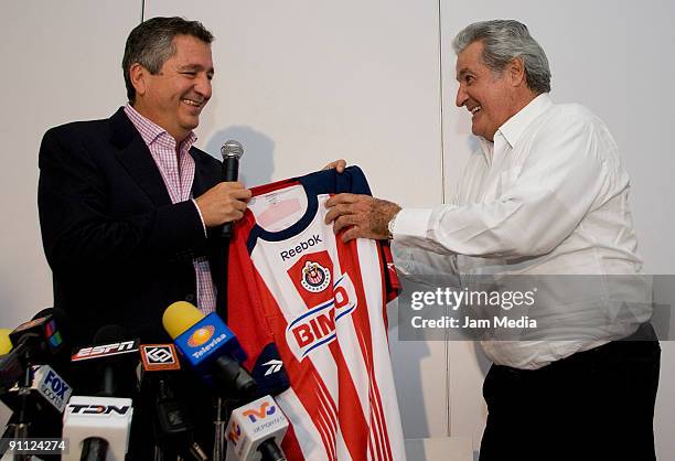 Chivas del Guadalajara's president Jorge Vergara presents the club's new sports president Rafael Lebrija during a press conference held at the...