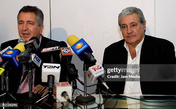 Chivas del Guadalajara's president Jorge Vergara presents the club's new sports president Rafael Lebrija during a press conference held at the...