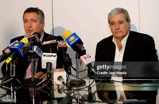 Chivas del Guadalajara's president Jorge Vergara presents the club's new sports president Rafael Lebrija during a press conference held at the...