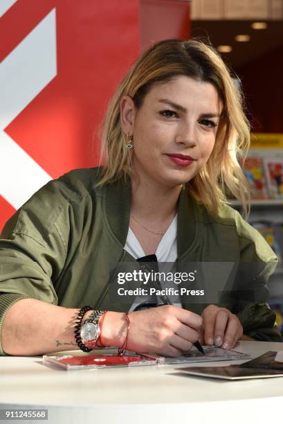 Emma Marrone, famous Italian singer presents her new album "Essere qui" and meets his fans at the Feltrinelli of Napoli.