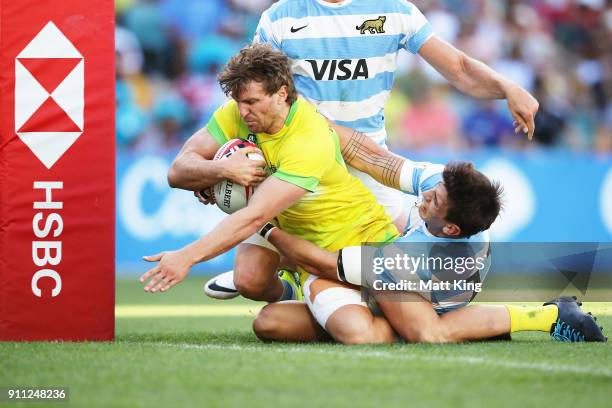 Lewis Holland of Australia scores a try in the semi final match against Argentina during day three of the 2018 Sydney Sevens at Allianz Stadium on...
