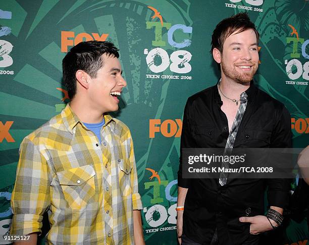 Singers David Archuleta and David Cook arrive at the 2008 Teen Choice Awards at Gibson Amphitheater on August 3, 2008 in Los Angeles, California.