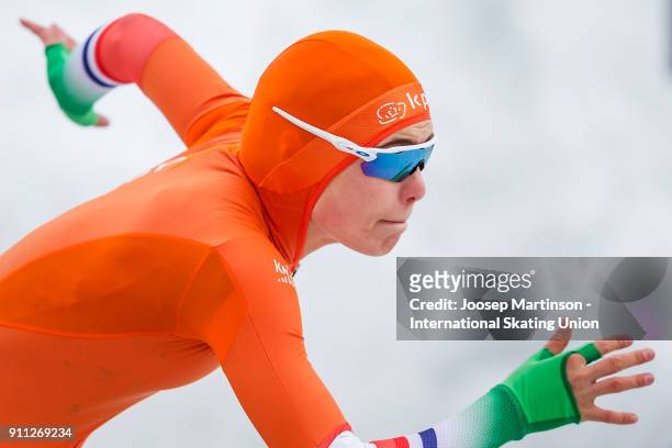 Jutta Leerdam of Netherlands competes in the Ladies 500m during day two of the ISU Junior World Cup Speed Skating at Olympiaworld Ice Rink on January...