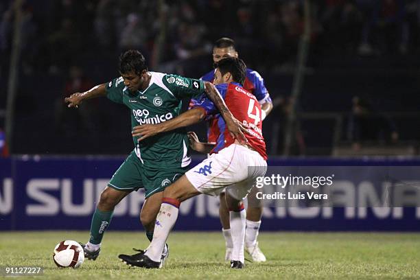 Diego Herner of Paraguay's Cerro Porteno vies for the ball with Leo Lima of Brazil's Goias during their Copa Sudamericana at the Pablo Rojas-Olla...