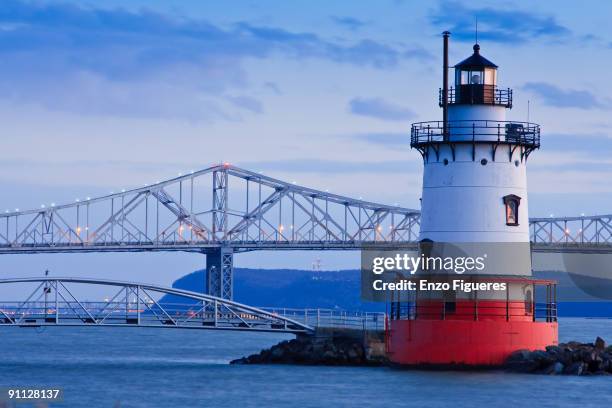 tarrytown lighthouse and tappan zee bridge - westchester county stock pictures, royalty-free photos & images