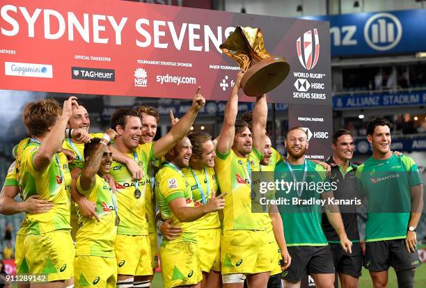 Australia celebrate victory after defeating South Africa in the MenÕs final match during day three of the 2018 Sydney Sevens at Allianz Stadium on...