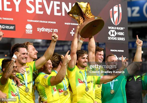 Australia celebrate victory after defeating South Africa in the MenÕs final match during day three of the 2018 Sydney Sevens at Allianz Stadium on...