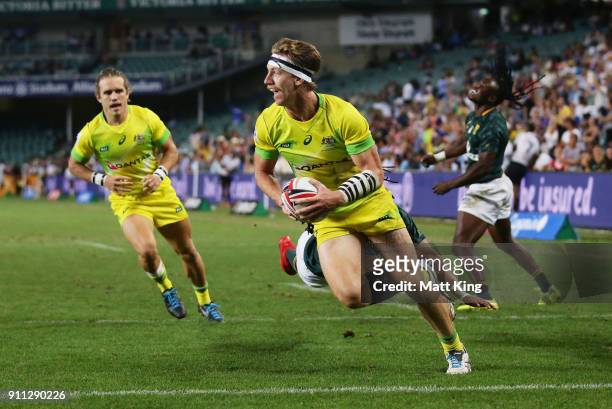 Ben O'Donnell of Australia scores a try in the Men's final match against South Africa during day three of the 2018 Sydney Sevens at Allianz Stadium...