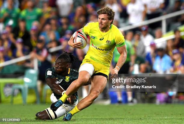 Lewis Holland of Australia breaks away from the defence in the MenÕs final match against South Africa during day three of the 2018 Sydney Sevens at...