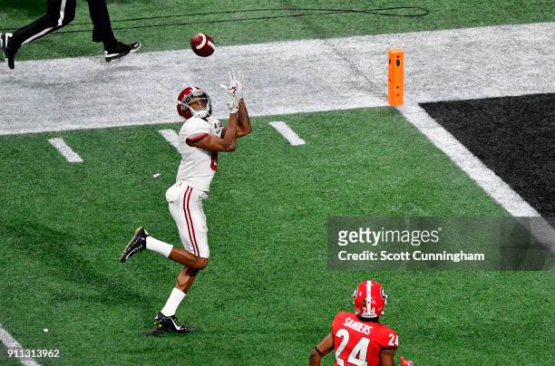 DeVonta Smith of the Alabama Crimson Tide makes the game-winning touchdown catch in overtime to defeat the Georgia Bulldogs in the CFP National...