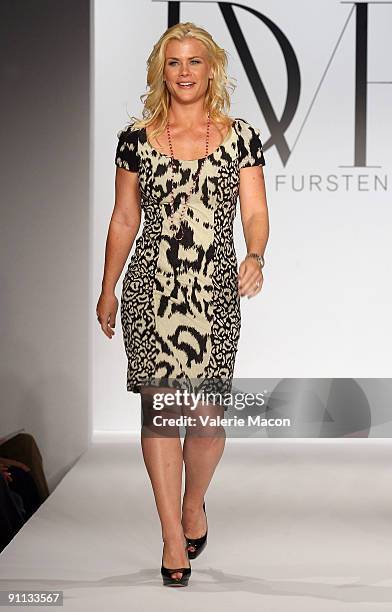 Alison Sweeney attends Susan G. Komen's 8th annual fashion for the cure on September 24, 2009 in West Hollywood, California.