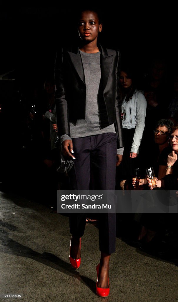 ANZFW 2009 - Karen Walker Catwalk