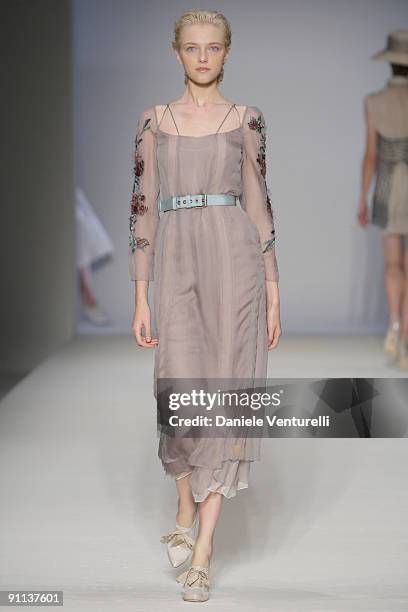 Model Vlada Roslyakova walks down the runway during the Alberta Ferretti Milan Womenswear Fashion Week Spring/Summer 2010 on September 25, 2009 in...