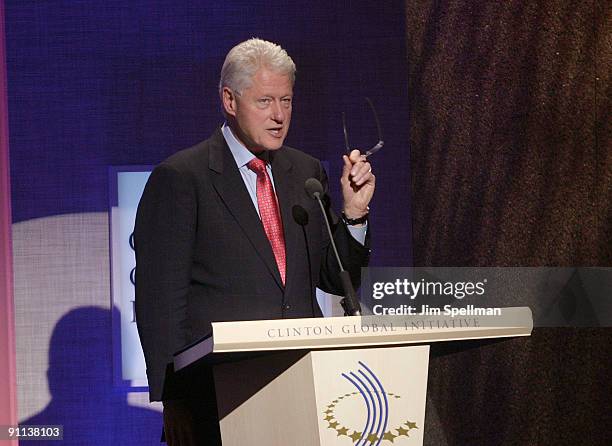 President Bill Clinton attends the Clinton Global Citizen Awards during the 2009 Clinton Global Initiative at the Sheraton New York Hotel & Towers on...