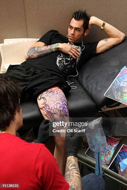 Max Rathbone 38 The 5th London Tattoo Convention 2009 Stock Photos, High-Res ...