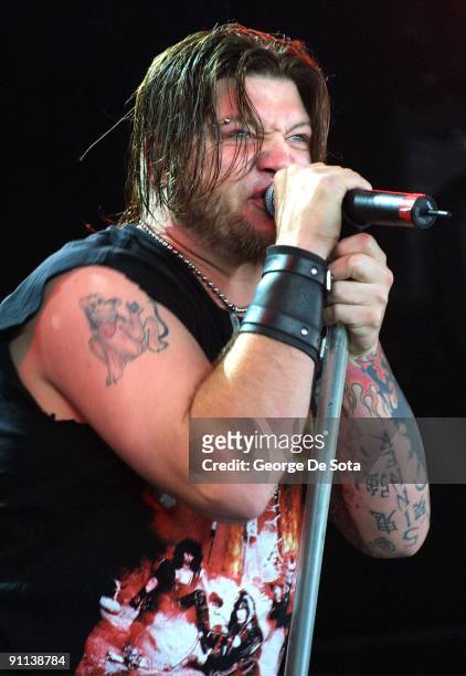 Photo of DROWNING POOL, Drowning Pool Singer Dave Williams Dies at Age 30. Photo taken at Ozzfest Camden New Jersey July 12, 2002