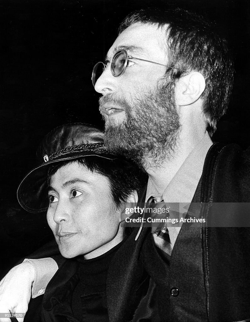Photo of John LENNON and Yoko ONO