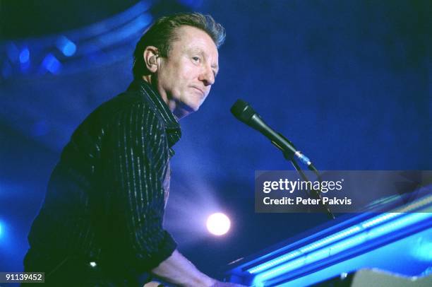 Photo of John MILES, John Miles, Ahoy, Rotterdam, Nederland, , Pop, Top 40, John Miles speelt achter zijn piano, zijn meesterwerk Music en kijkt over...