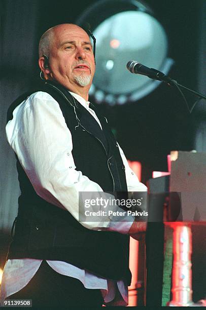 Photo of Peter GABRIEL; Peter Gabriel, WesterGasfabriek, Amsterdam, Nederland, 29 juni 2007, Pop, art rock, symfonisch, zanger componist en...