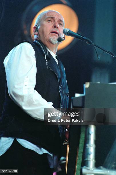 Photo of Peter GABRIEL; Peter Gabriel, WesterGasfabriek, Amsterdam, Nederland, 29 juni 2007, Pop, art rock, symfonisch, zanger componist en...