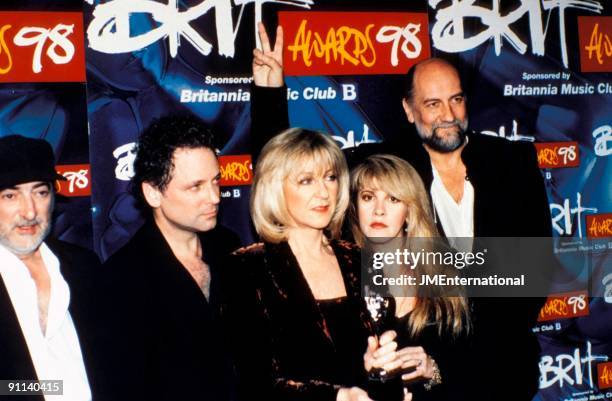 Photo of FLEETWOOD MAC, L-R: John McVie, Lindsey Buckingham, Christine McVie, Stevie Nicks, Mick Fleetwood, posed, group shot