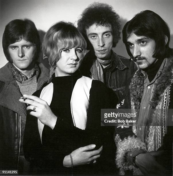 Photo of Stan WEBB and CHICKEN SHACK and Christine McVIE and Christine PERFECT; L-R: Andy Sylvester, Christine Perfect , Stan Webb, Dave Bidwell -...