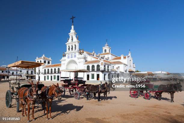 igreja nossa senhora de el rocio, almonte, andaluzia, espanha - cattolicesimo - fotografias e filmes do acervo