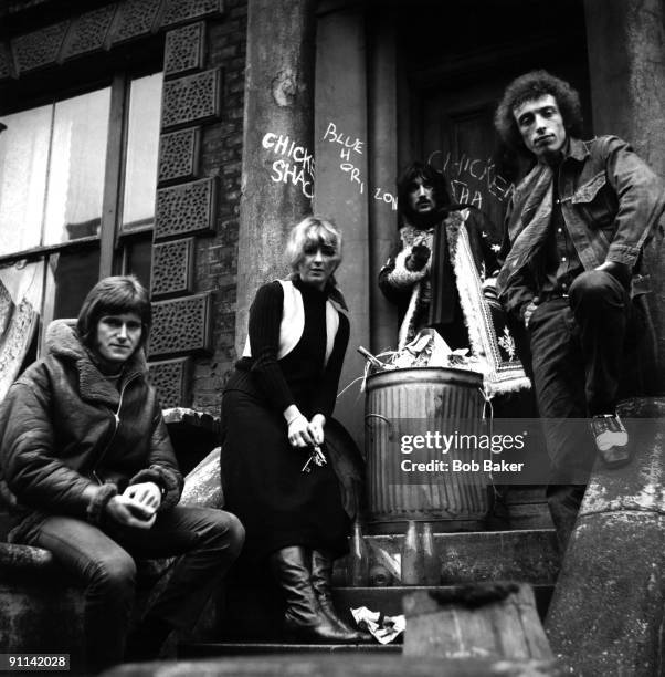 Photo of Stan WEBB and CHICKEN SHACK and Christine McVIE and Christine PERFECT; L-R: Andy Sylvester, Christine Perfect , Dave Bidwell , Stan Webb -...