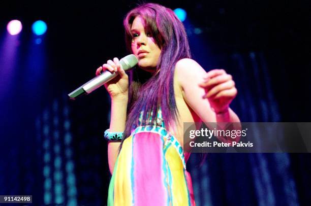 Photo of Joss STONE; Joss Stone, Heineken Music Hall, Amsterdam, Nederland,, 11 juli 2007, Pop, soul, blues, zangeres Joss Stone knipt tijdens het...