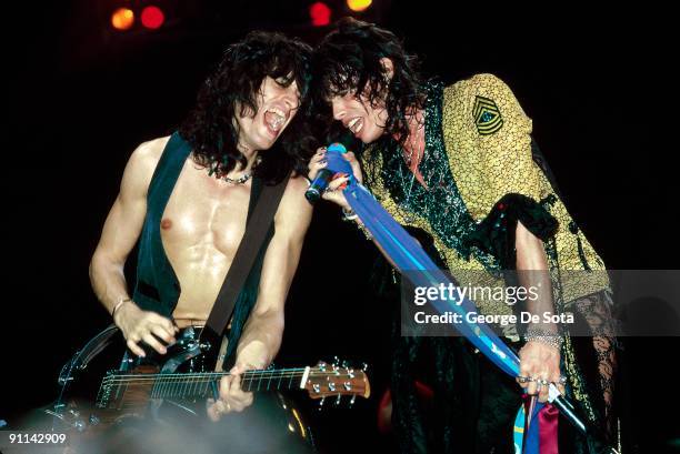 Photo of Steven TYLER and AEROSMITH and Joe PERRY, Joe Perry and Steven Tyler live on stage