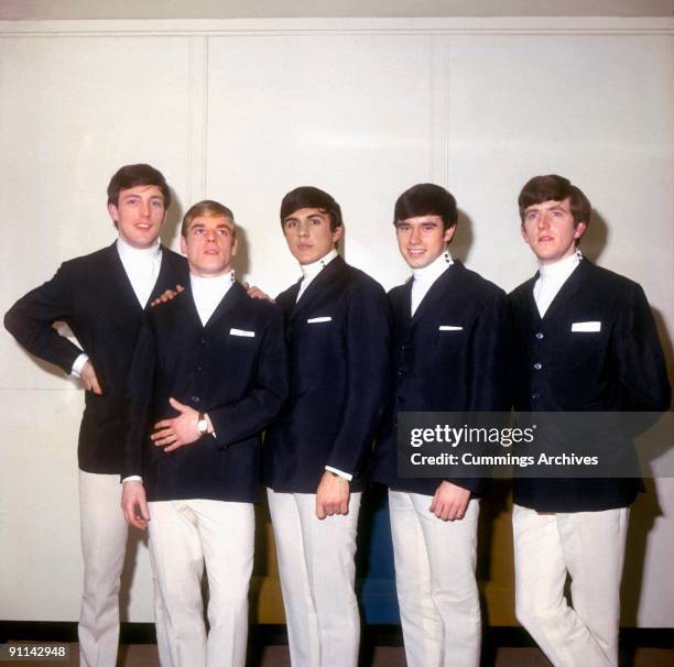 Photo of Rick HUXLEY and Dave CLARK and Denis PAYTON and DAVE CLARK FIVE and Lenny DAVIDSON and Mike SMITH; L-R Mike Smith, Lenny Davidson, Dave...