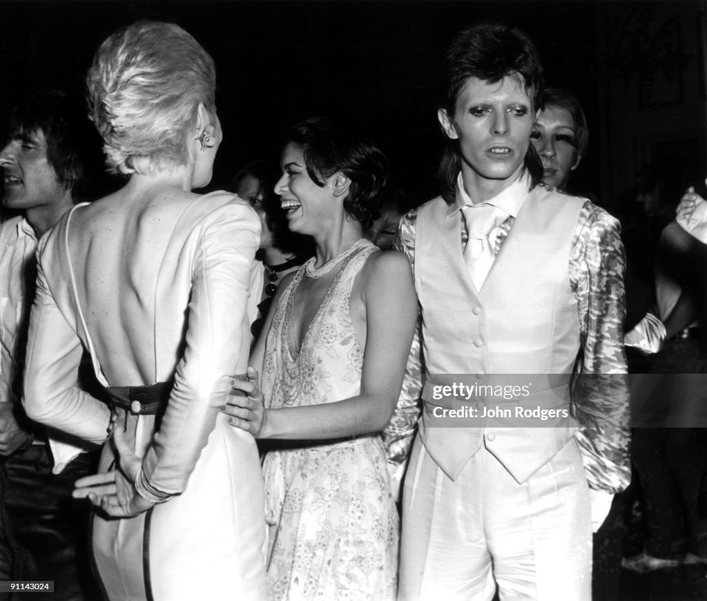 Photo of Bianca JAGGER and Angie BOWIE and David BOWIE