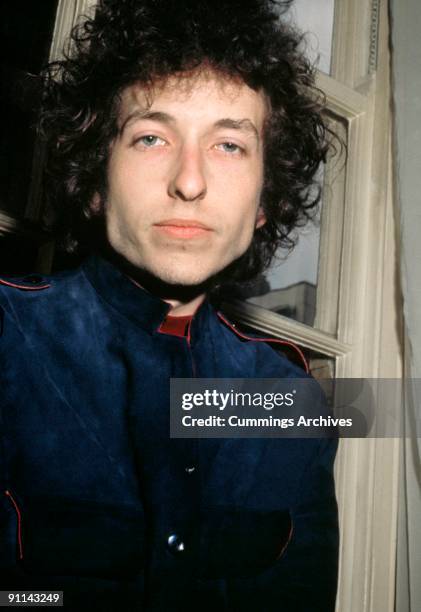 Photo of Bob DYLAN; posed, looking to camera at Mayfair Hotel