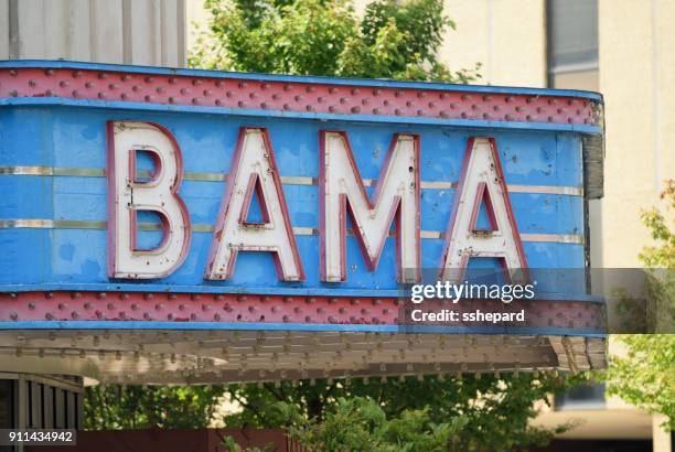 bama neon sign on theatre in downtown tuscaloosa alabama - tuscaloosa imagens e fotografias de stock