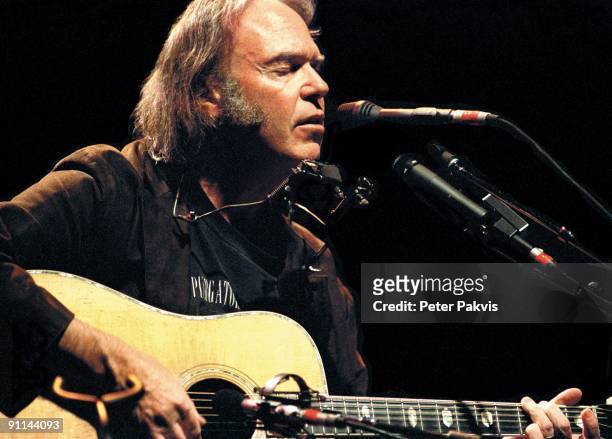 Photo of Neil YOUNG, /NEIL YOUNG/APOLLO HAMERSMITH/, LONDEN/ENGELAND