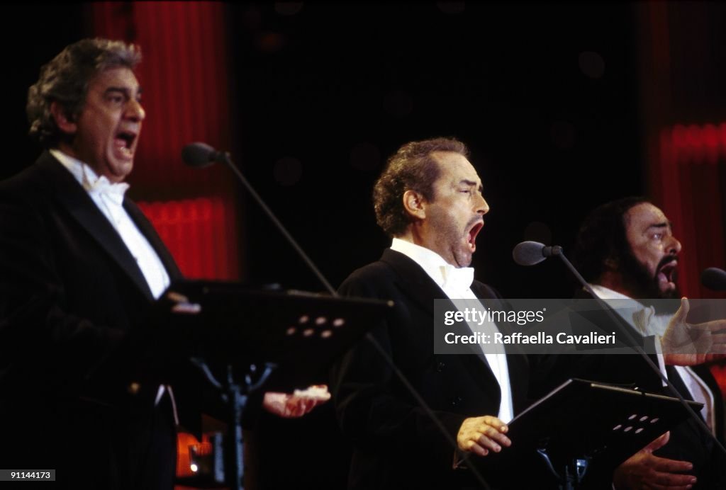 Photo of Placido DOMINGO and Jose CARRERAS and Luciano PAVAROTTI and THREE TENORS