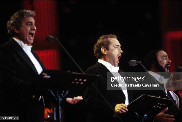 Photo of Placido DOMINGO and Jose CARRERAS and Luciano PAVAROTTI and THREE TENORS