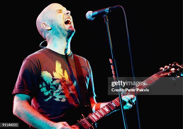 Photo of MOBY; Moby, Nederland, H M H, Amsterdam, 22 mei 2005,, Pop, dance, Moby zingt, tijdens het gitaar spelen,, op intense wijze vanaf achter de...