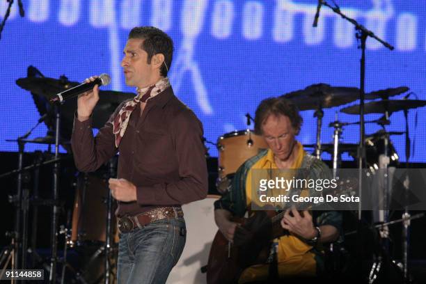 Photo of LIVE 8 and Robbie KRIEGER and Perry FARRELL, w/ Robby Krieger performing at Live 8