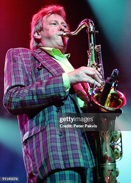 Photo of ROXY MUSIC; Roxy Music, Nederland, H M Hall, Amsterdam, 05 juli 2005, Pop, glamrock, saxafonist Andy Mackay blaast op zijn, instrument op de...