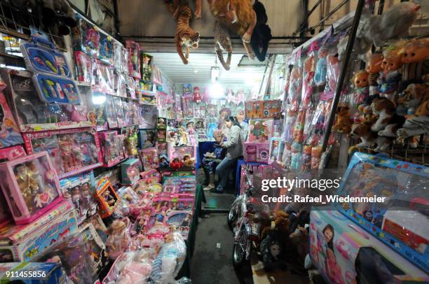 baraholka bazaar - bazaar stockfoto's en -beelden
