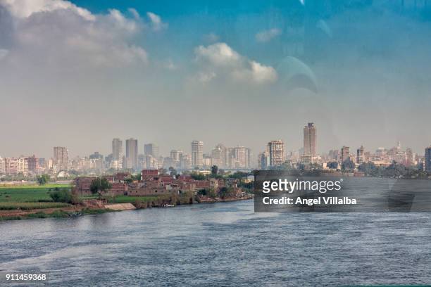 nile river as it passes through cairo - cairo nile stock pictures, royalty-free photos & images